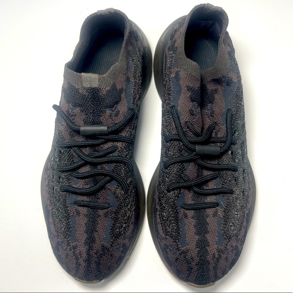 Yeezy Sneakers - Picture 1 of 4